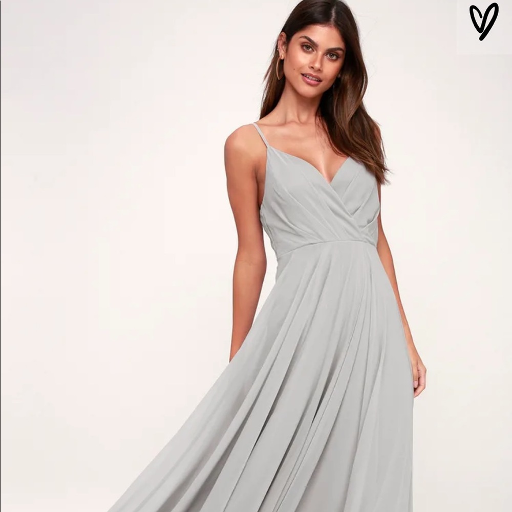Lulu’s bridesmaid dress in light grey